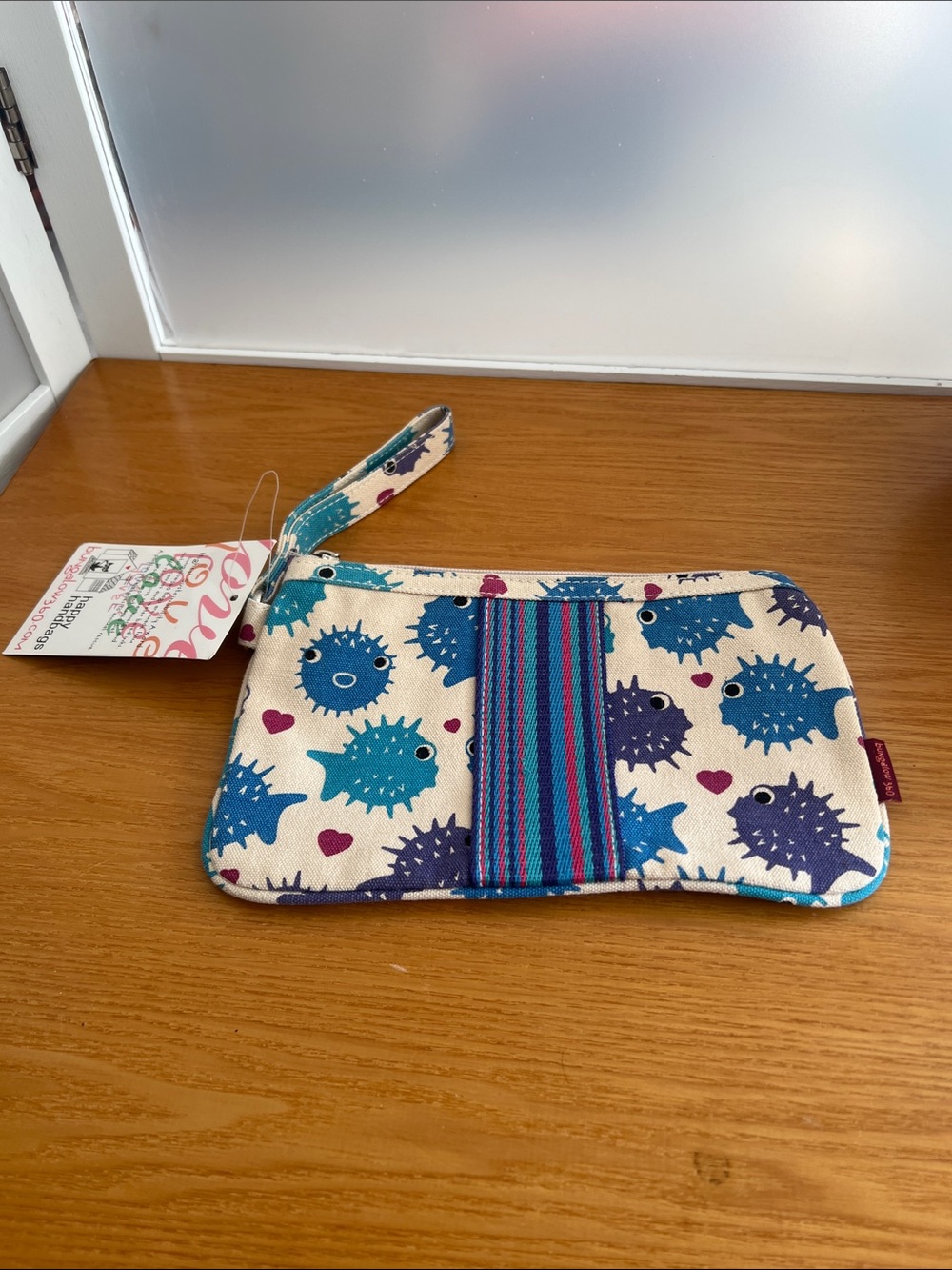 Bungalow 360 zip wristlet Puffer Fish NWT